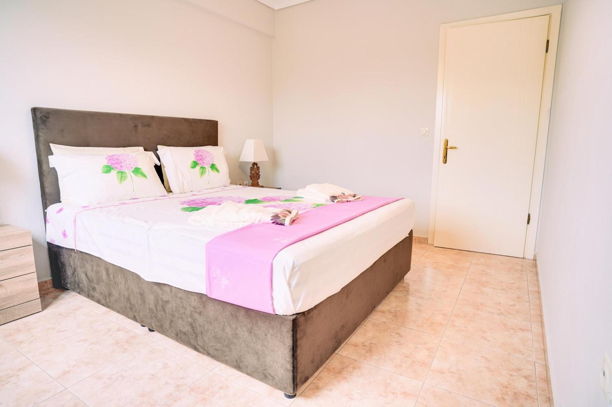 Lovely And Sunny Apartament 300M From Beach!! Peraia  Exterior photo