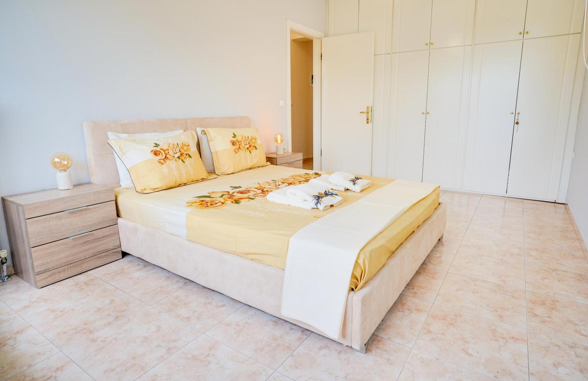 Lovely And Sunny Apartament 300M From Beach!! Peraia  Exterior photo